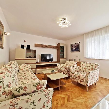 Split City Apartment Rosemary Exterior photo